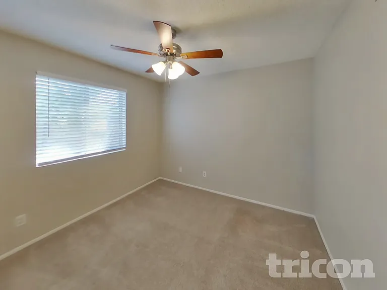 4832 N 87th Ln — Photo 16