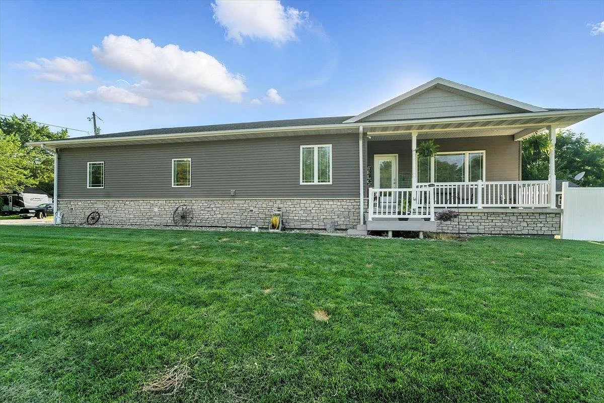 127 Doyle Ave photo 1