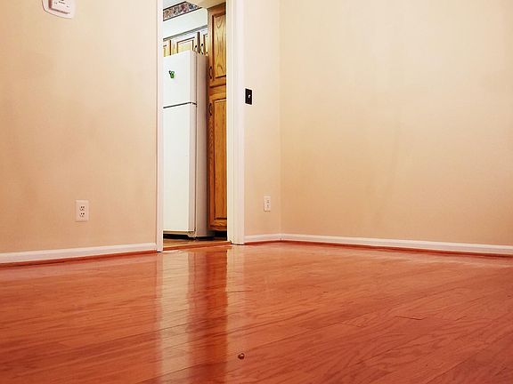 5th image of 2903 S Woodstock St