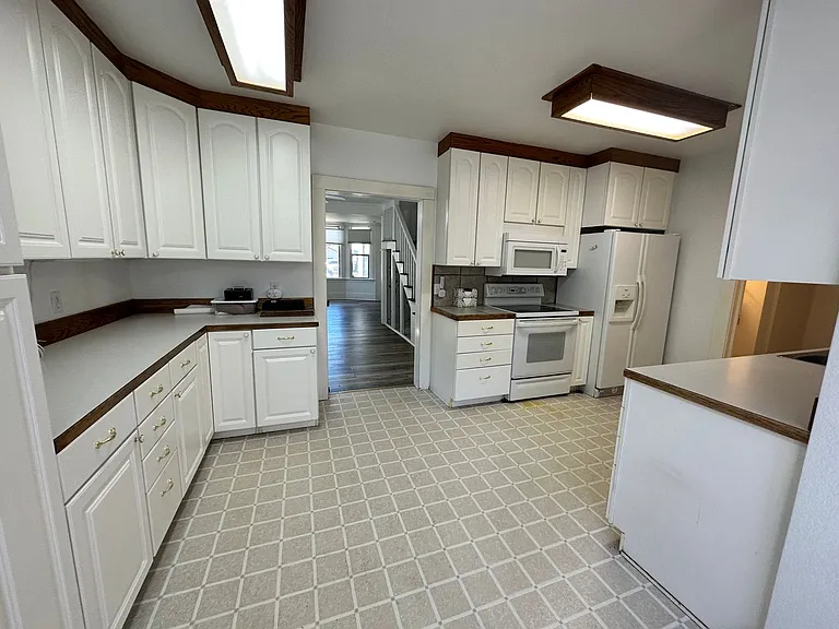 304 S Anderson St — Photo 36