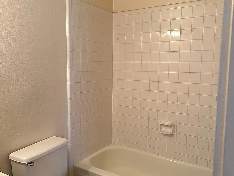 1005 Hendricks Ave #1 — Photo 1