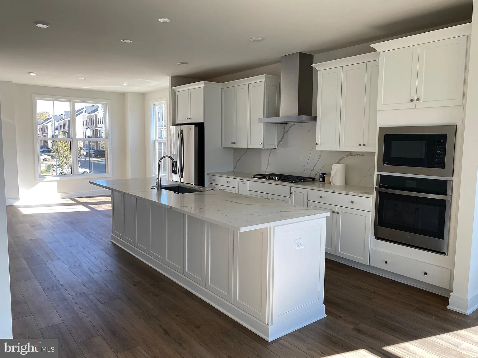 4 bed, 5.0 bath, 2510 sqft, $4,300 — Photo 4