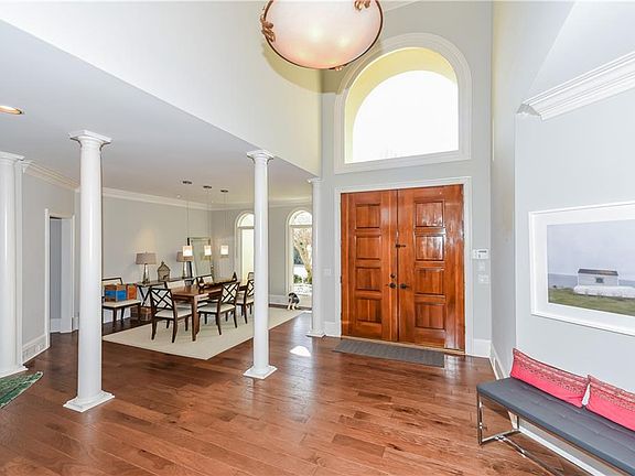 5th image of 860 Carlton Rdg NE