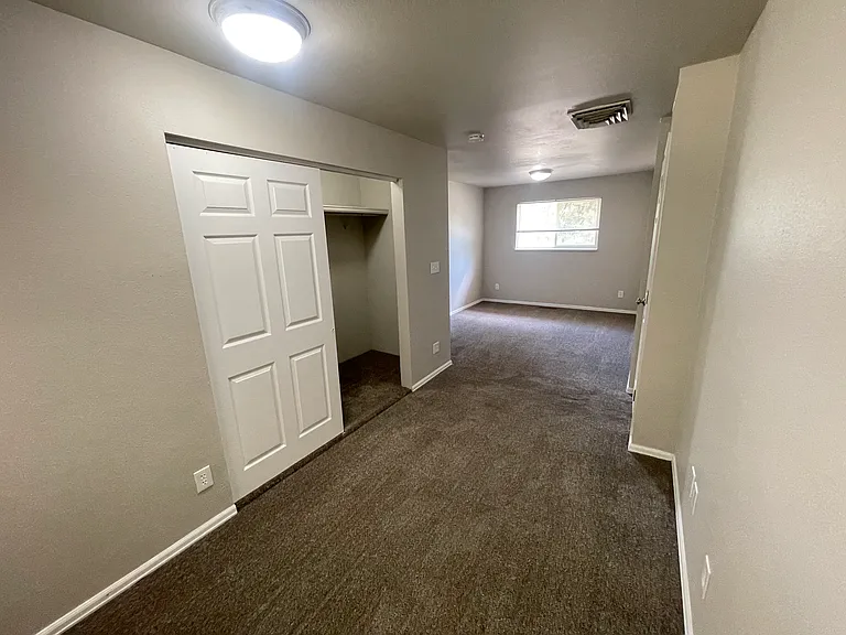 1539 Pratt St — Photo 8