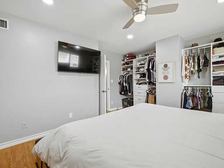 4846 N Woodmere Fairway #8 — Photo 18