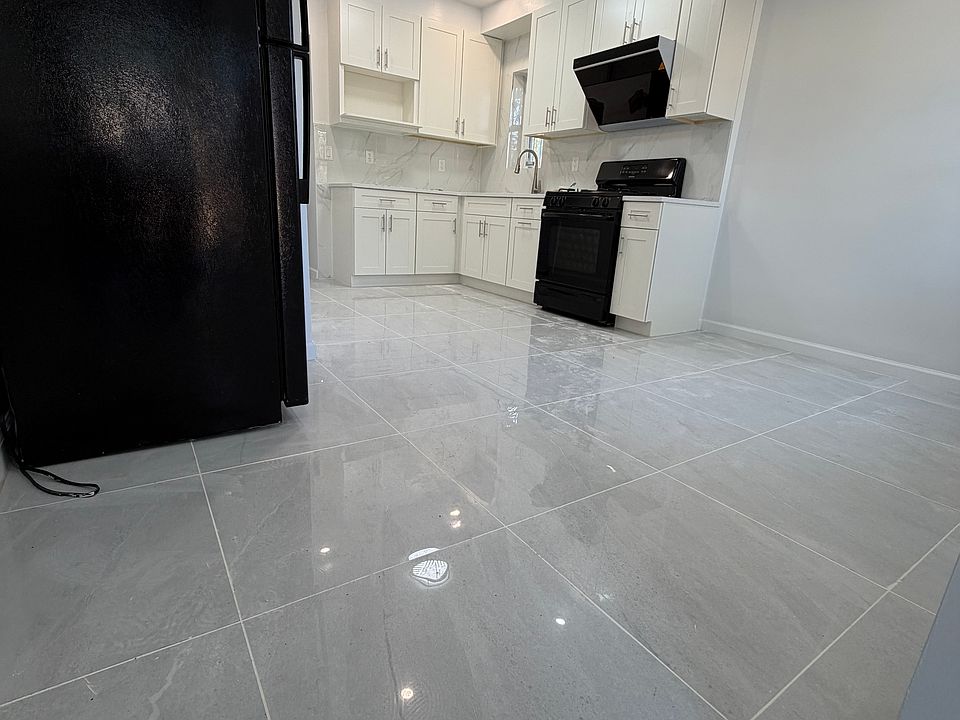 1st image of 2719 150th St #1