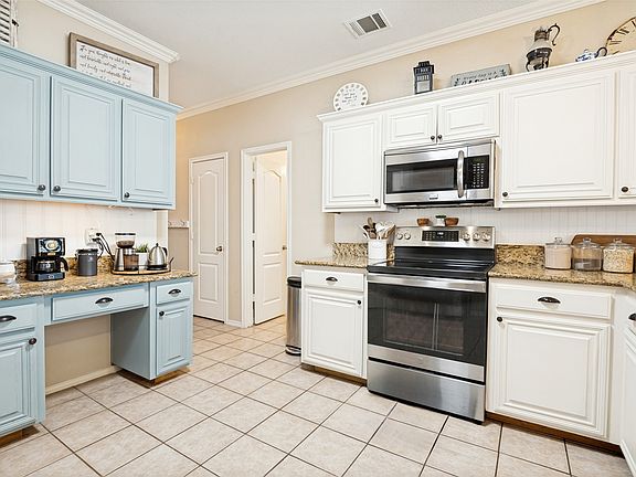 4th image of 702 Champlain Ct