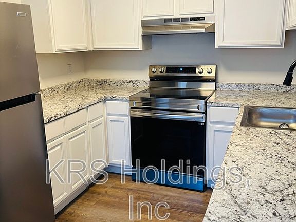 2nd image of 471 Fort Worth Ave #C