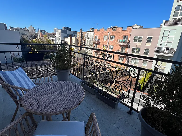 43 Meserole St #4B — Photo 9