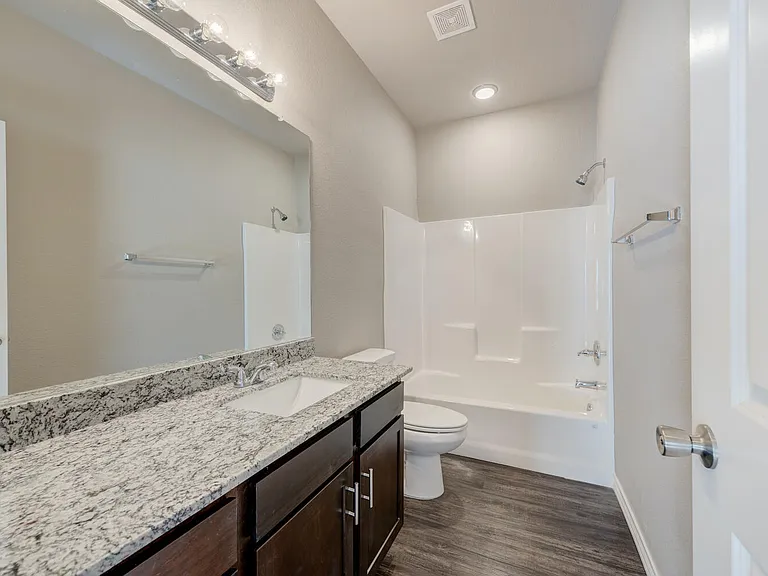 1310 N Reagan St — Photo 14
