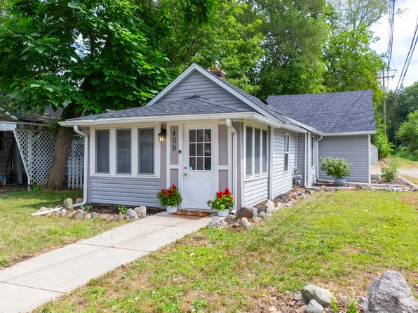 409 S 15th St, Niles, MI 49120