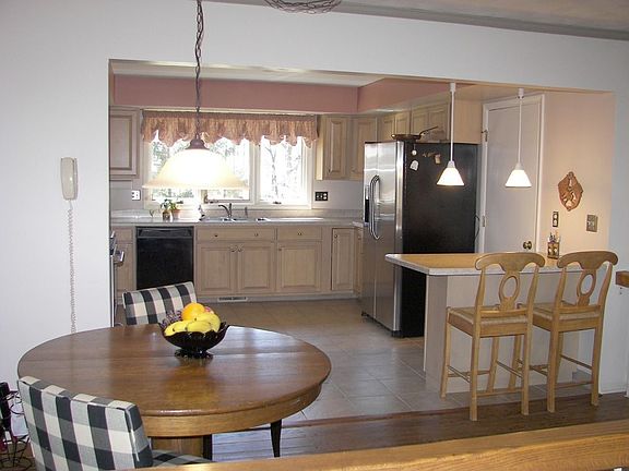 3rd image of 1 Great Oak Ln