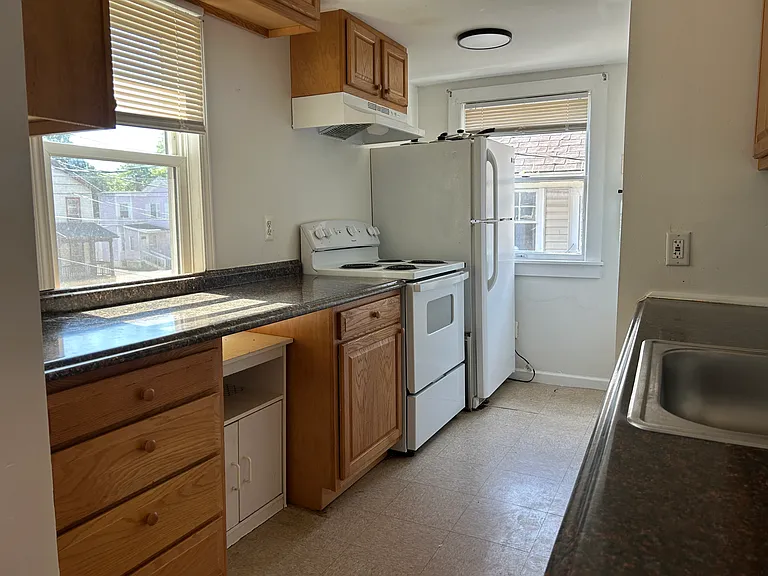 61 Walnut St — Photo 10