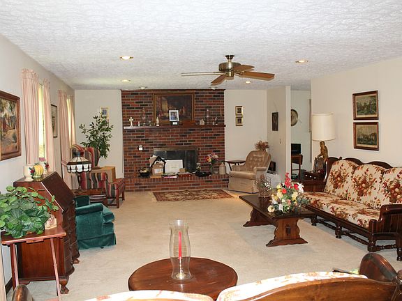 2nd image of 2134 Williamsburg Cir