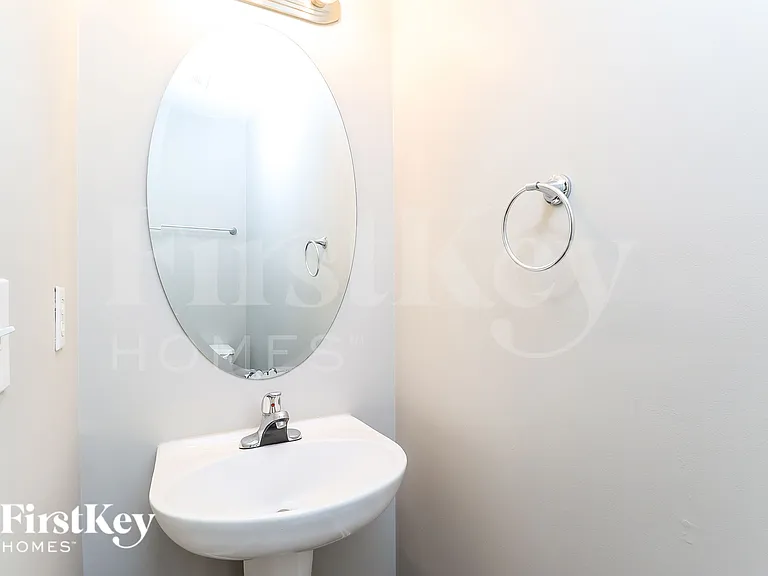 906 Grassy Patch Ln — Photo 17