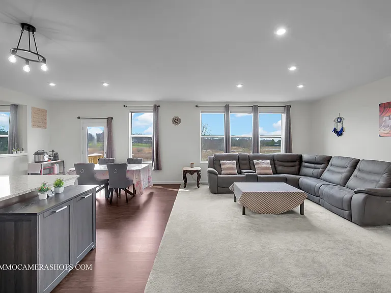 1398 Kessler Dr — Photo 4