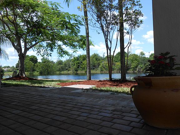 4th image of 561 Live Oak Lane