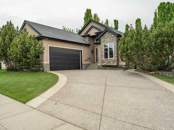 123 E Valley Creek Rd NW, Calgary, AB T3B 5W7