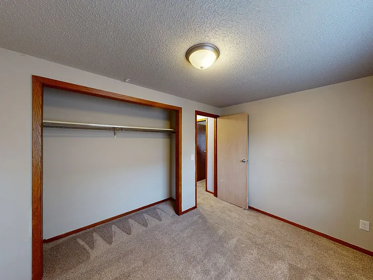 Newly Renovated 2 Bedroom Apartment on the West Side — Photo 23