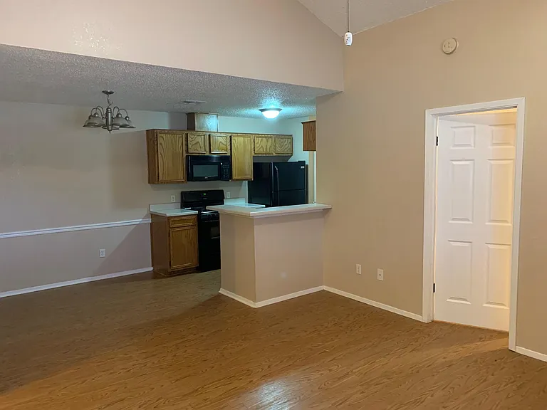 1322 Zephyr Ln — Photo 5