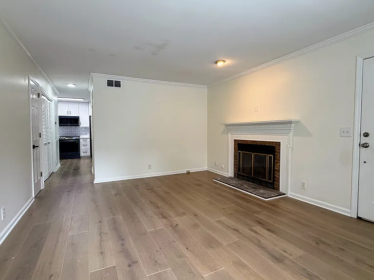 1221 Carriage Park Dr — Photo 11
