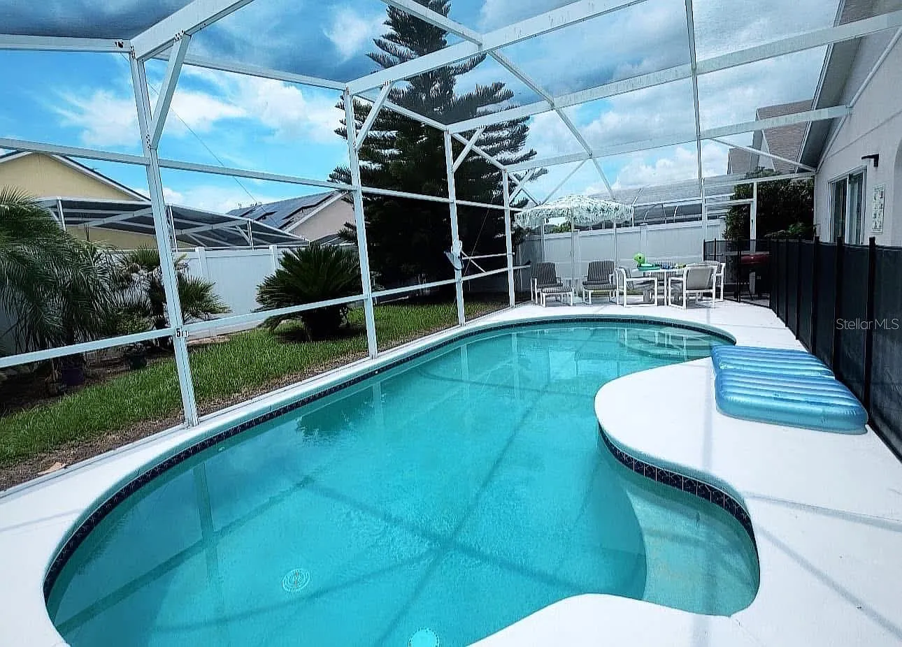 3 bed, 2.0 bath, 1562 sqft, $2,950 — Photo 2
