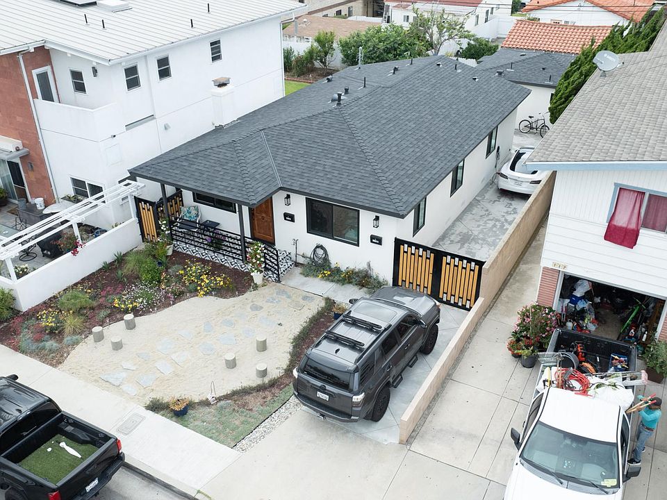 Pic of main house. Guesthouse is in the back.