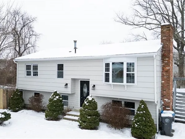 17 Fairbanks St, Cranston, RI 02910