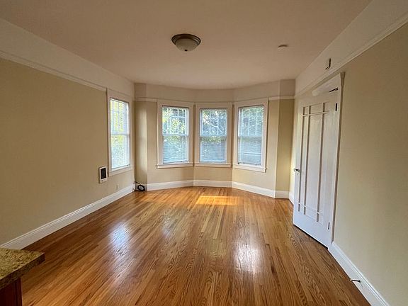 4th image of 230 Oak St #30