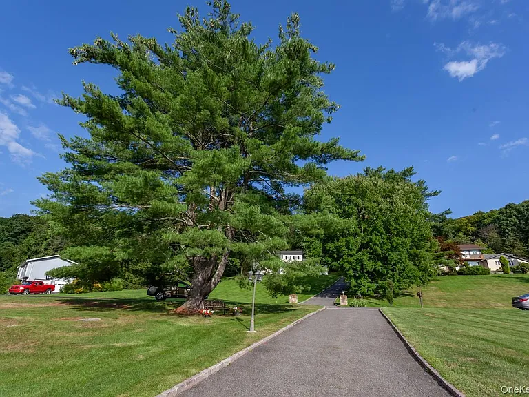 15 Cindy Ln — Photo 36