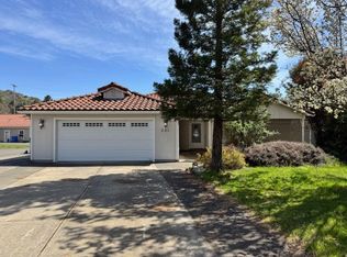 201 Via Linda Cir, Gold Hill, OR 97525