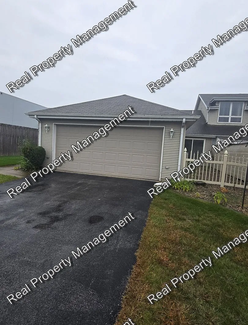 Updated 2 Bedroom Townhome — Photo 1