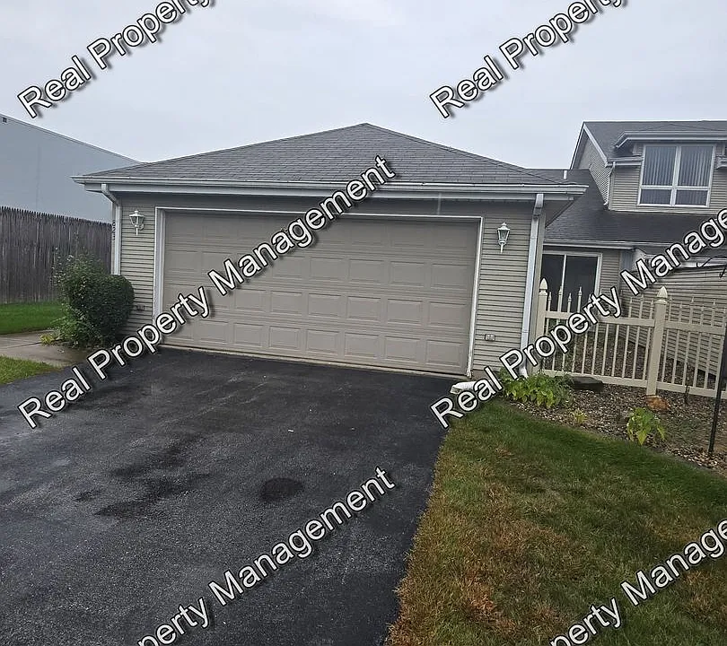 823 Spruce Ln