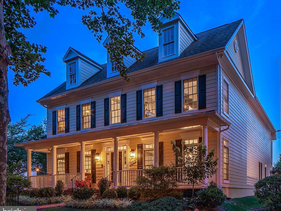 1st image of 303 Oak Knoll Dr