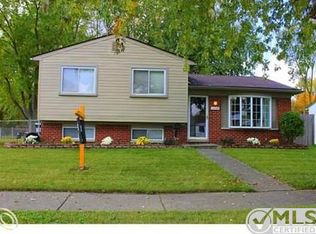 15342 Harriet St, Romulus, MI 48174