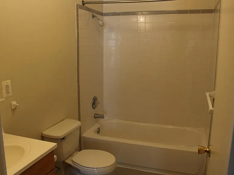 928 N 42nd St — Photo 5