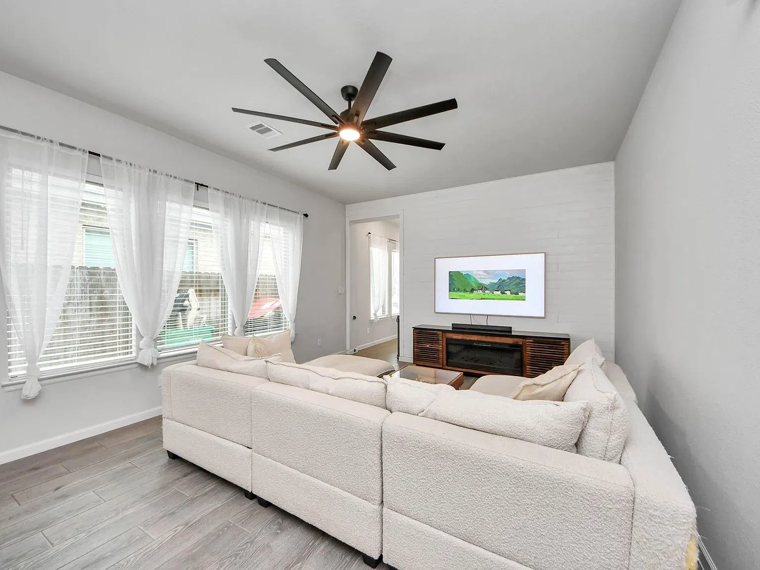 3 bed, 2.0 bath, 1675 sqft, $2,500 — Photo 4