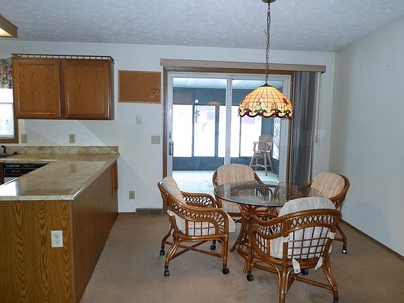 5th image of 76 Roberts Ct