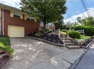 1524 Hilltop Dr, South Charleston, WV 25303