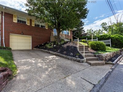 1524 Hilltop Dr, South Charleston, WV, 25303