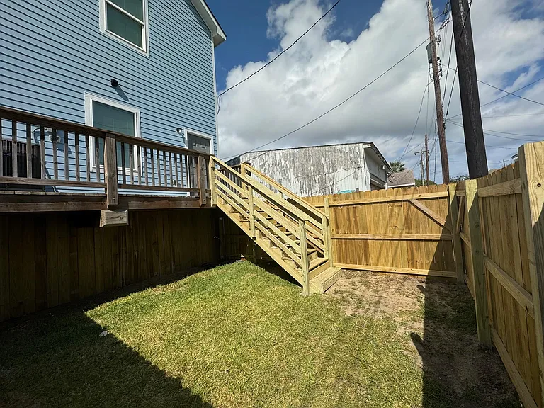 5419 Avenue N 1/2 — Photo 2
