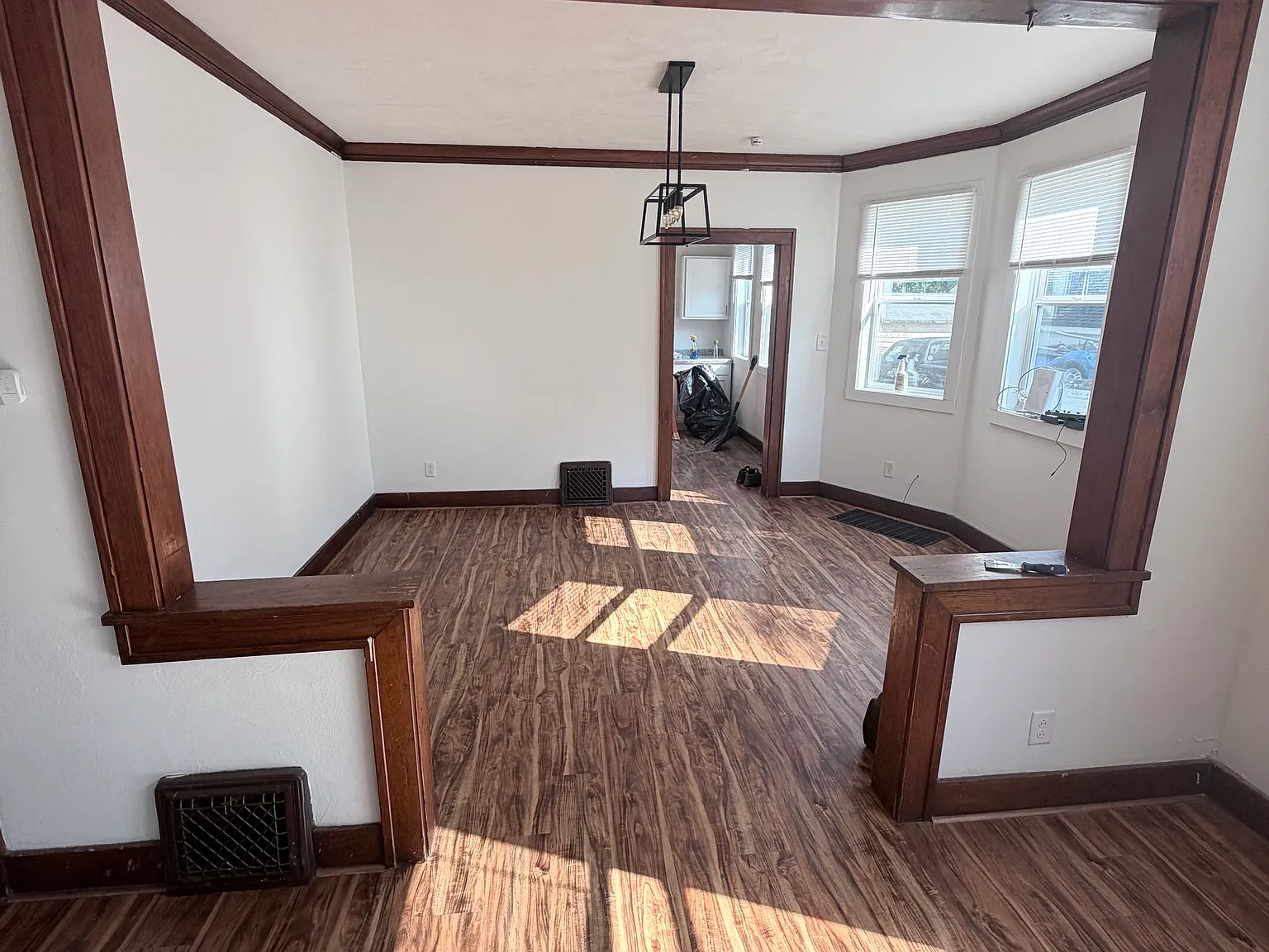 3 bed, 1.5 bath, 1200 sqft, $1,250 — Photo 3