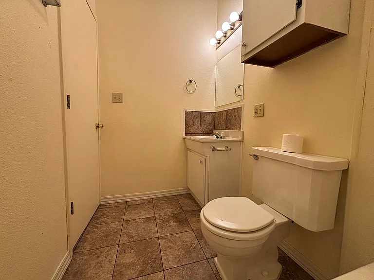 112-116 E 3rd St — Photo 7
