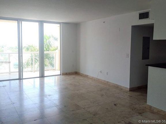 4th image of 1625 Kennedy Cswy APT 601E