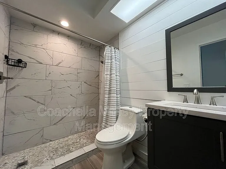 289 Vista Royale Cir W — Photo 16