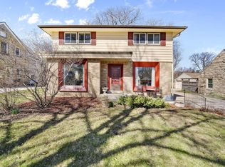 8027 N Whitney Rd, Fox Pt, WI 53217