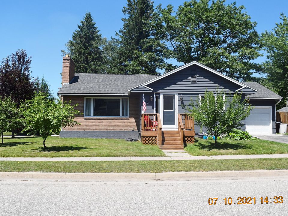 1st image of 901 E 4th Ave