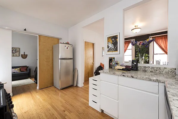 Rented by Weinstein Realty Group | media 10