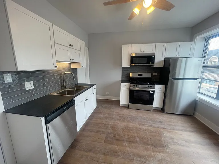 4393 N Elston Ave #4393-5 — Photo 3