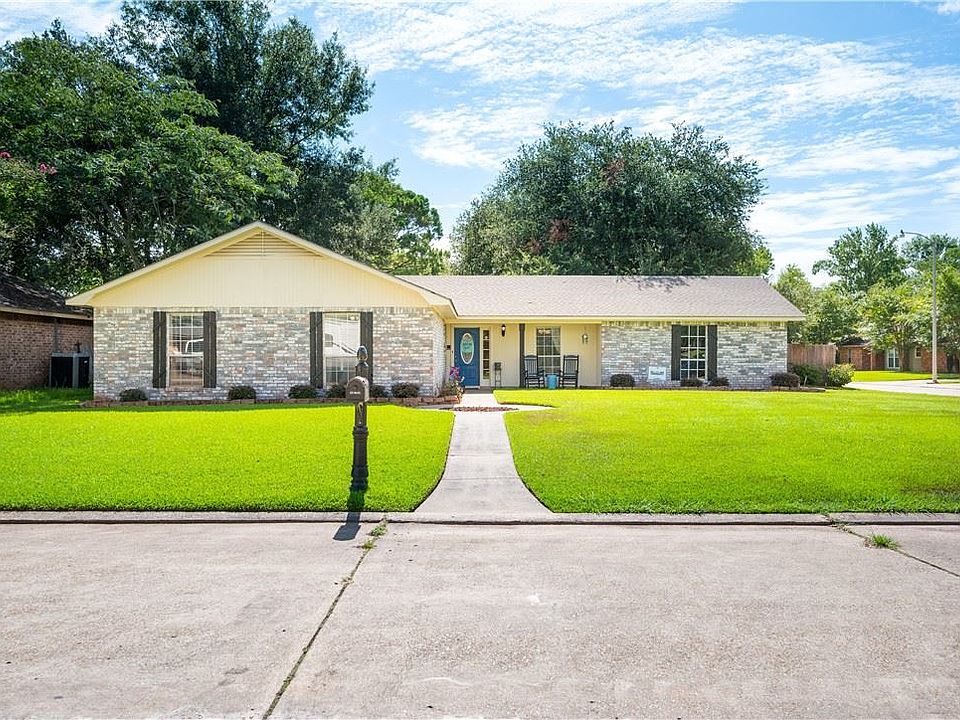 1st image of 5631 Hera St